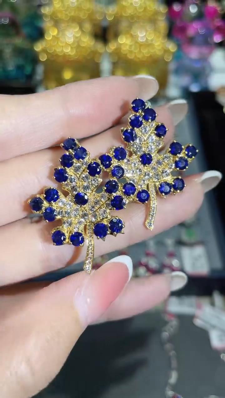 18K金镶嵌天然蓝宝石吊坠胸针两用款 多样性发其一