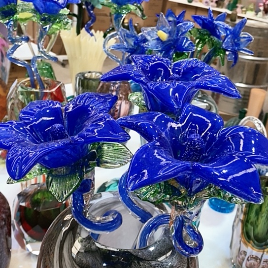 琉璃花瓶高45厘米宽9厘米