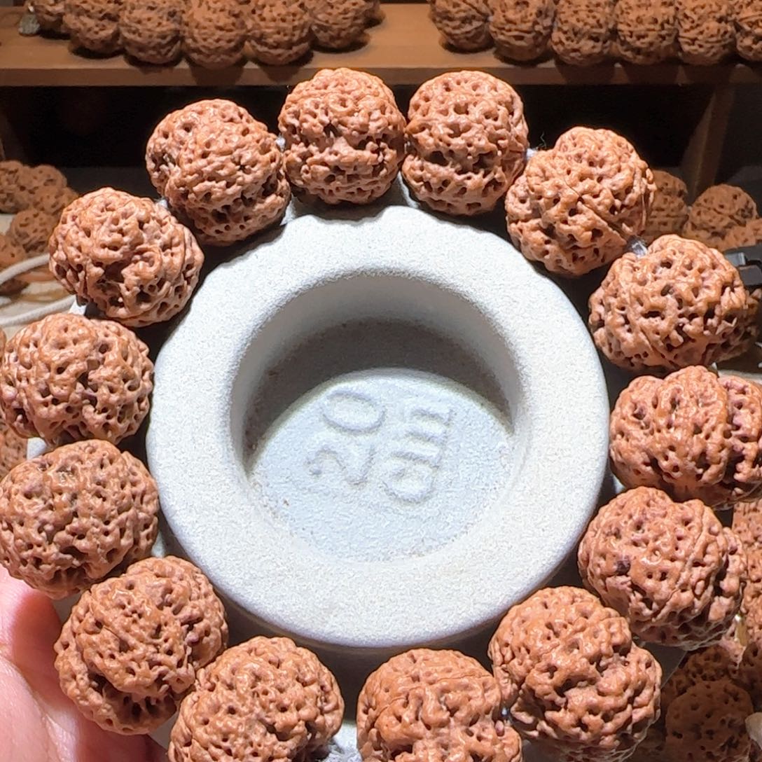 西***人金刚菩提吊坠蜂窝