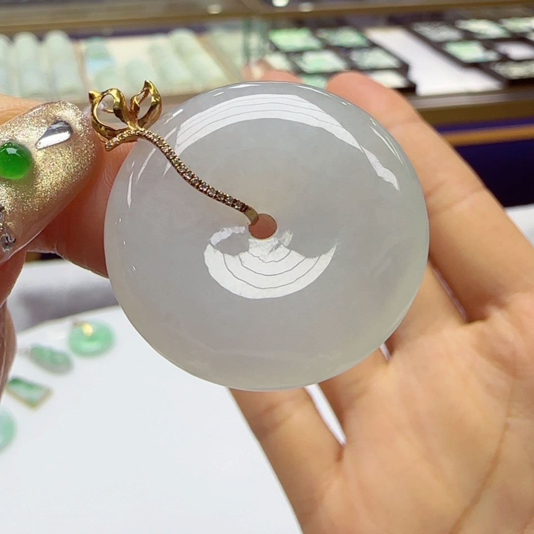 颈饰18K金镶嵌翡翠平安扣