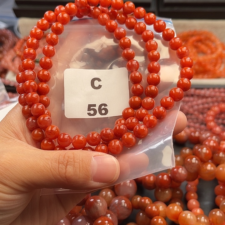 蝶***）南红玛瑙未镶嵌多样性发货默认微瑕称重64.8克