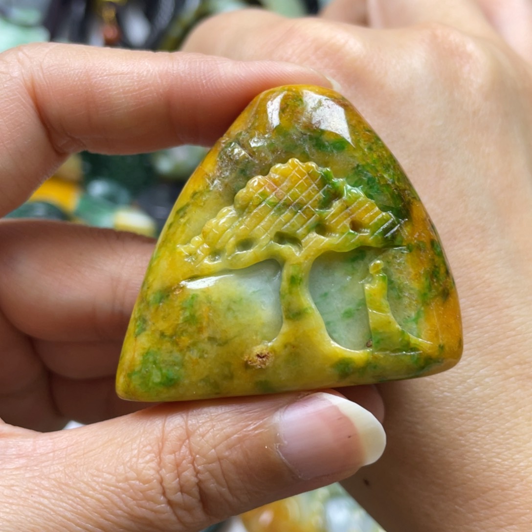 翡翠颈饰未镶嵌牌子