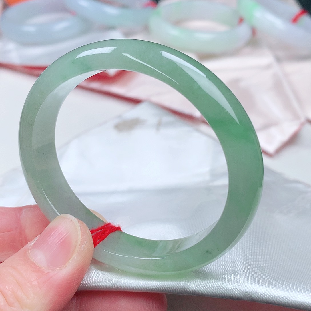 翡翠手镯（贵妃镯）未镶嵌。。