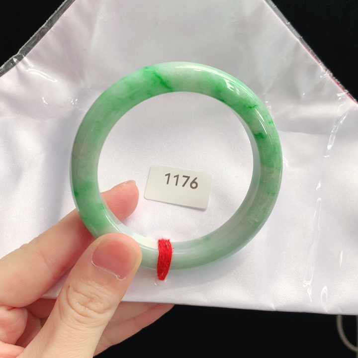 翡翠手镯未镶嵌天然翡翠手镯01