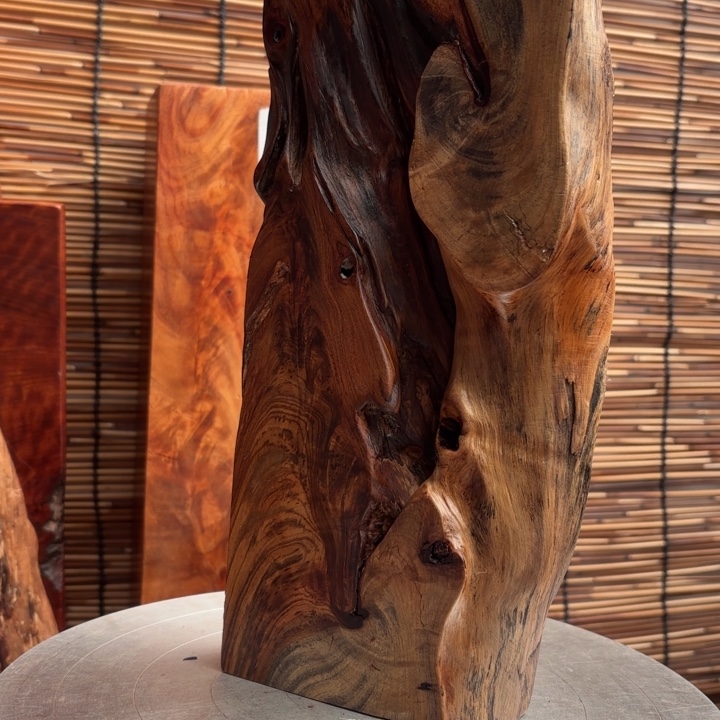 虎***爷大叶紫檀（黑酸枝木类）