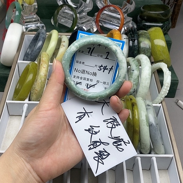 蛇纹石玉未镶嵌手镯