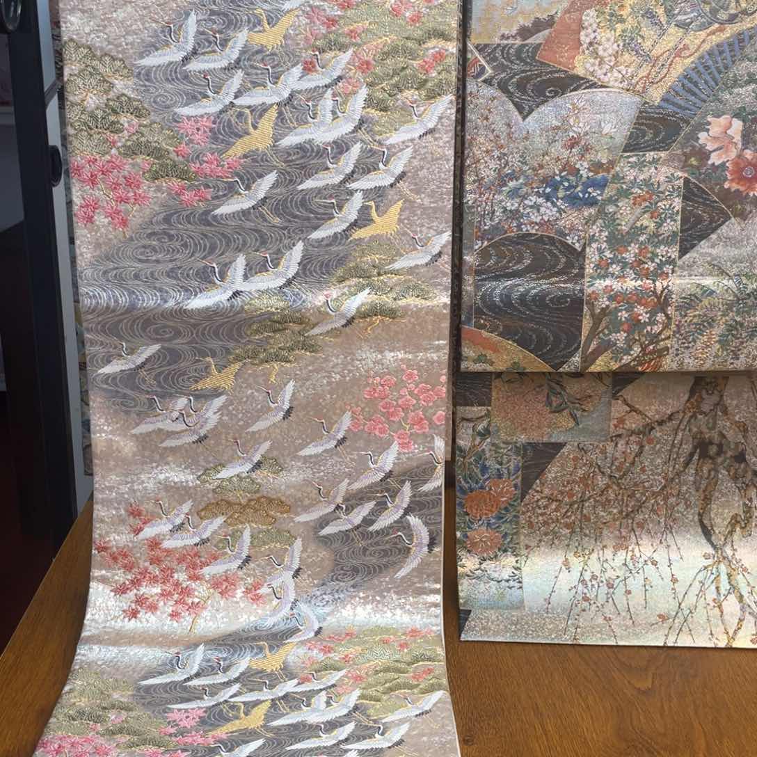 织绣群鹤云松流水纹