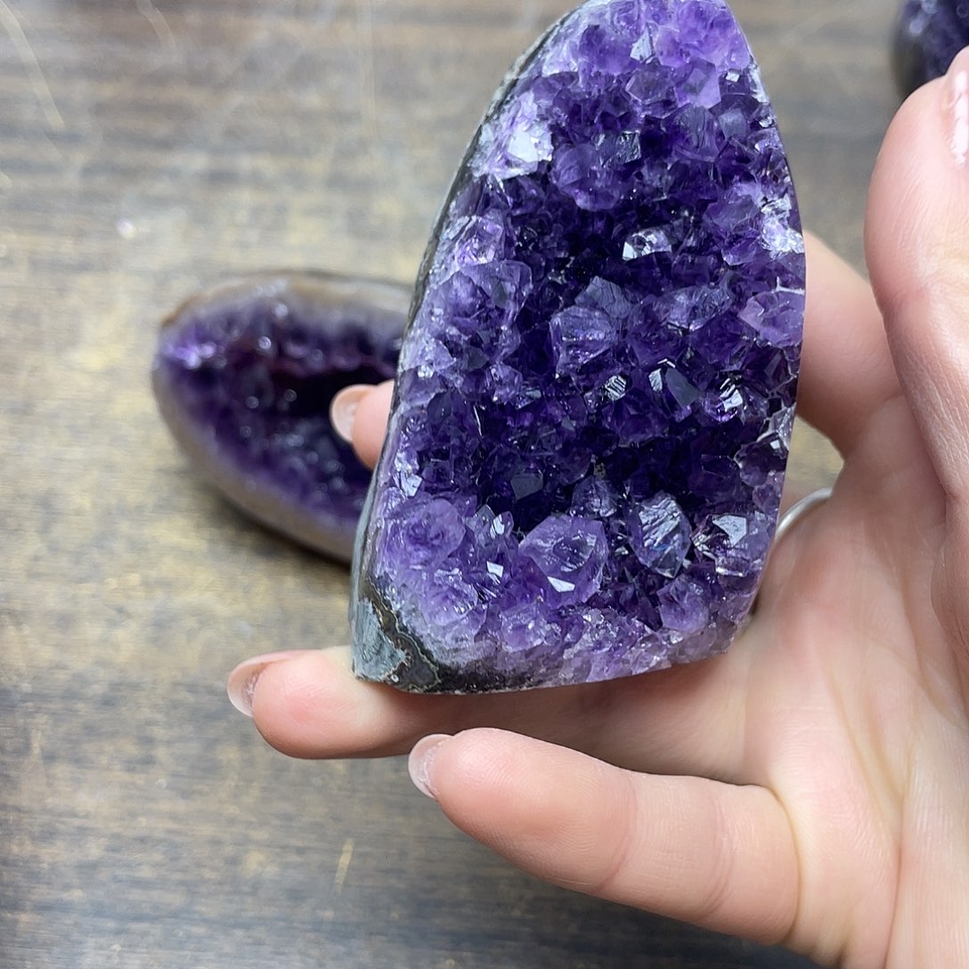 小***哥大型摆件（非配饰）未镶嵌紫晶