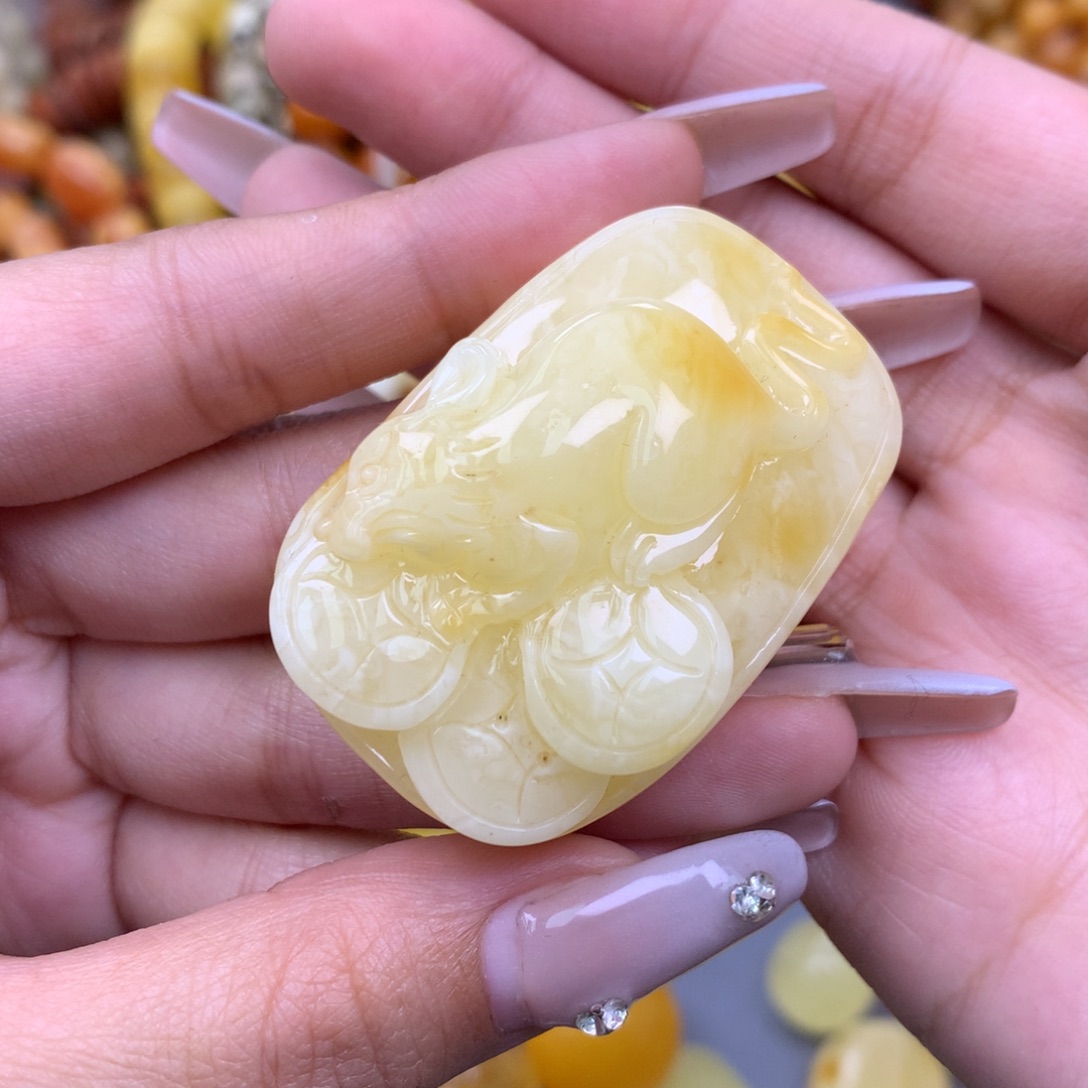 琥珀未镶嵌珠宝奇石