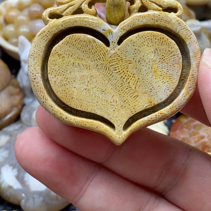 石英质玉颈饰未镶嵌