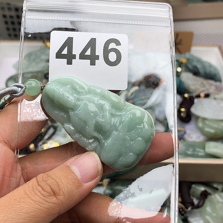 翡翠颈饰未镶嵌农***程翡翠