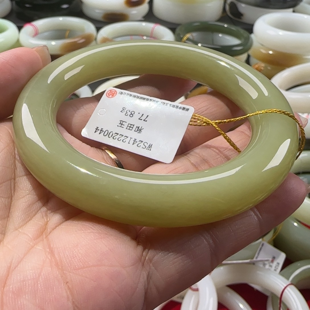 和田玉手镯未镶嵌