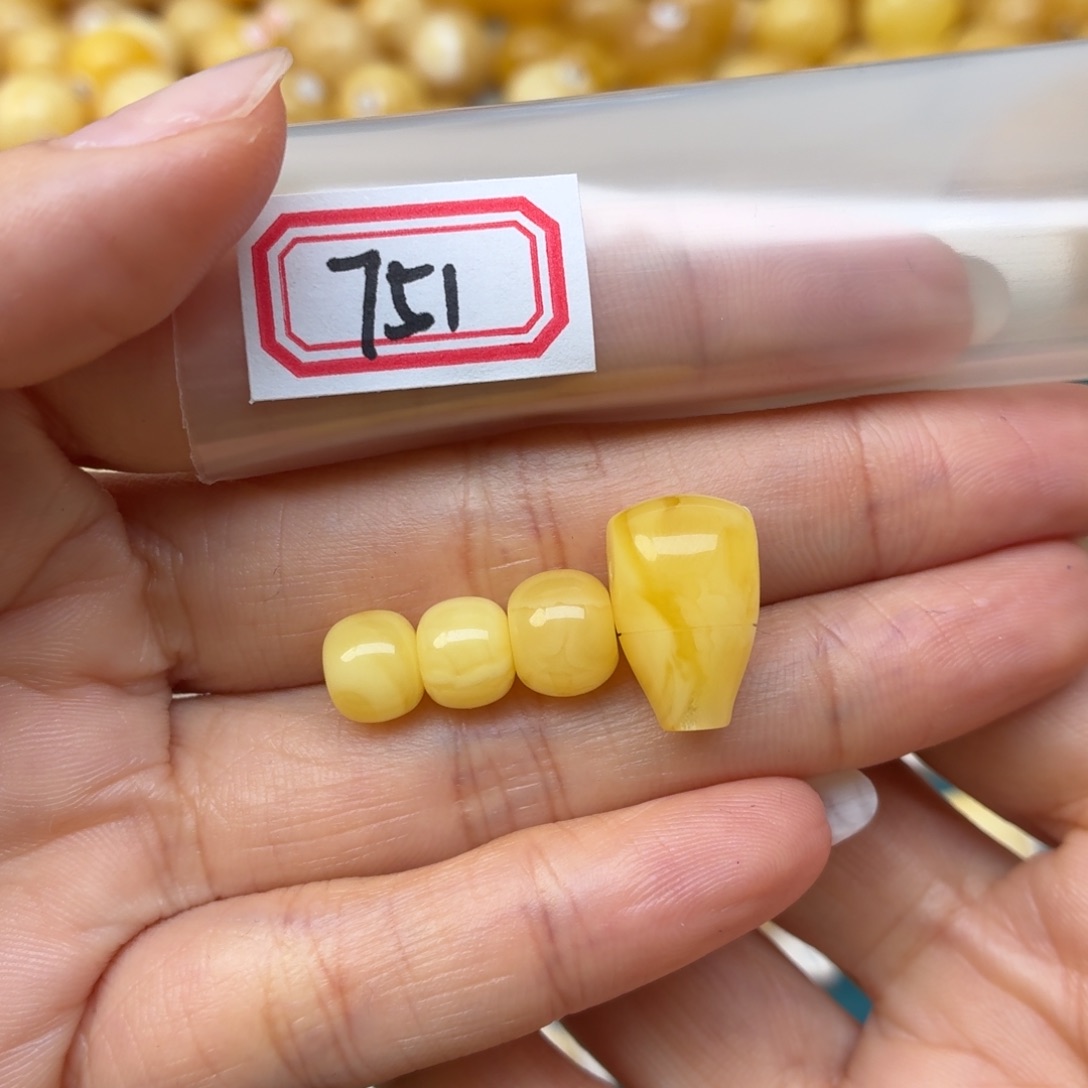 原***过蜜蜡未镶嵌裸石蜜蜡