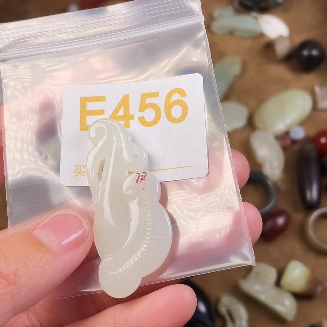 五***霞和田玉（糖玉）未镶嵌颈饰