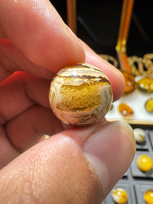 缅甸琥珀瓷白妖花触角蛋黄溶洞