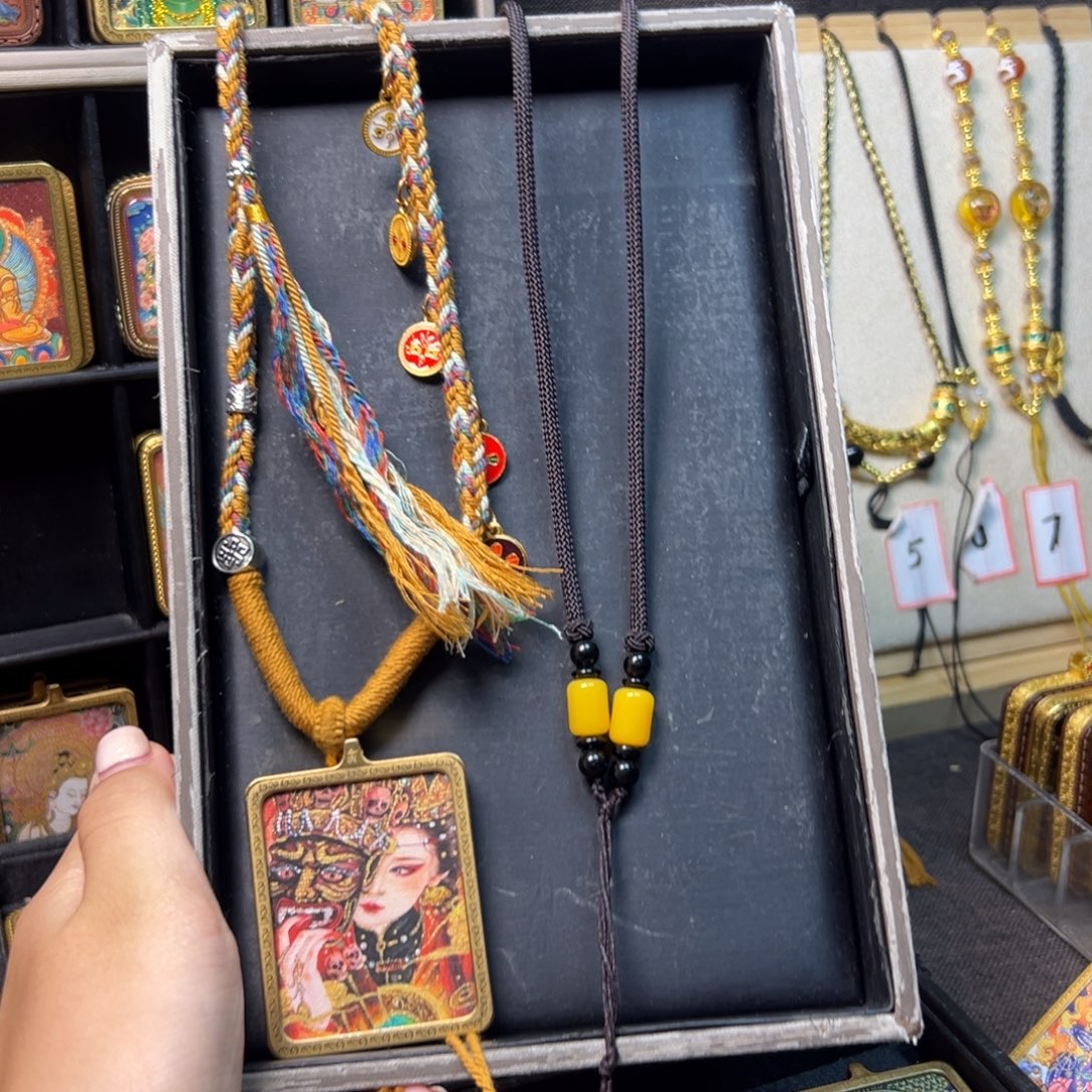 Q***主吊坠美丽的小镇和美丽的小