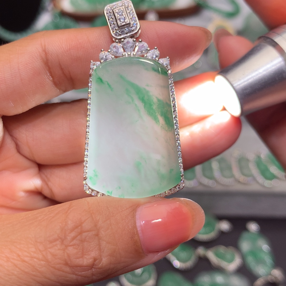 颈饰银S925镶嵌石英质玉（非洲翠）