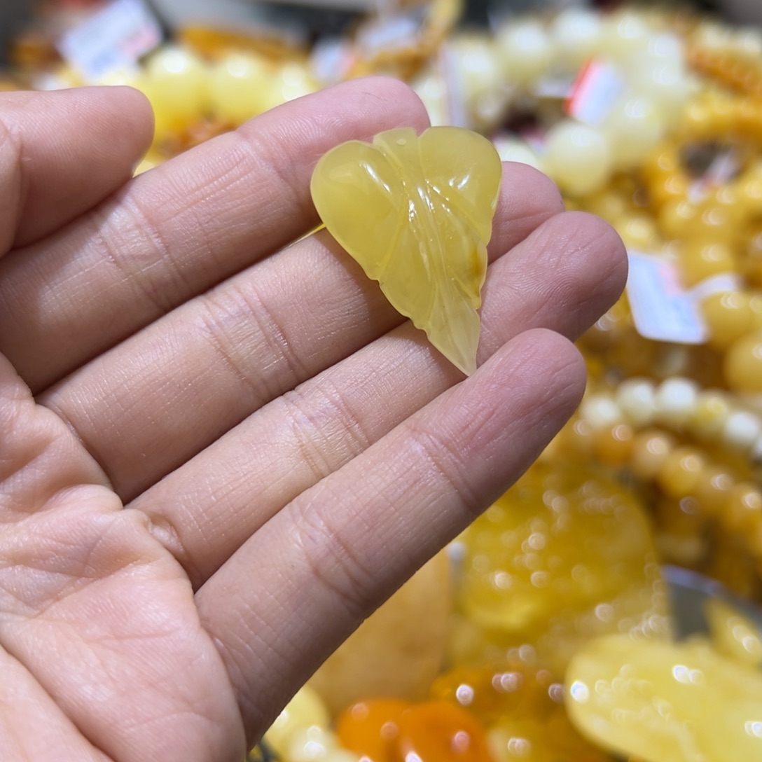 琥珀珠宝奇石未镶嵌