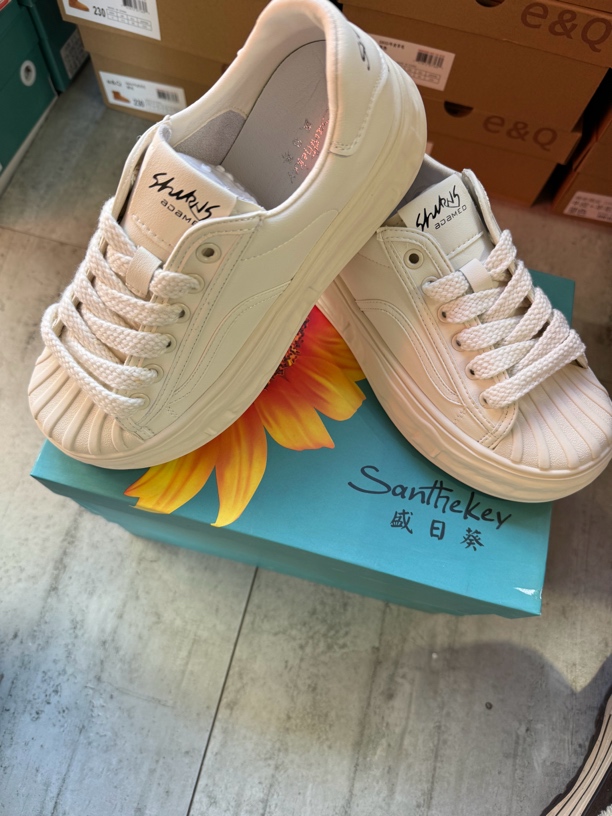 【格调鞋铺】真皮休闲555一3