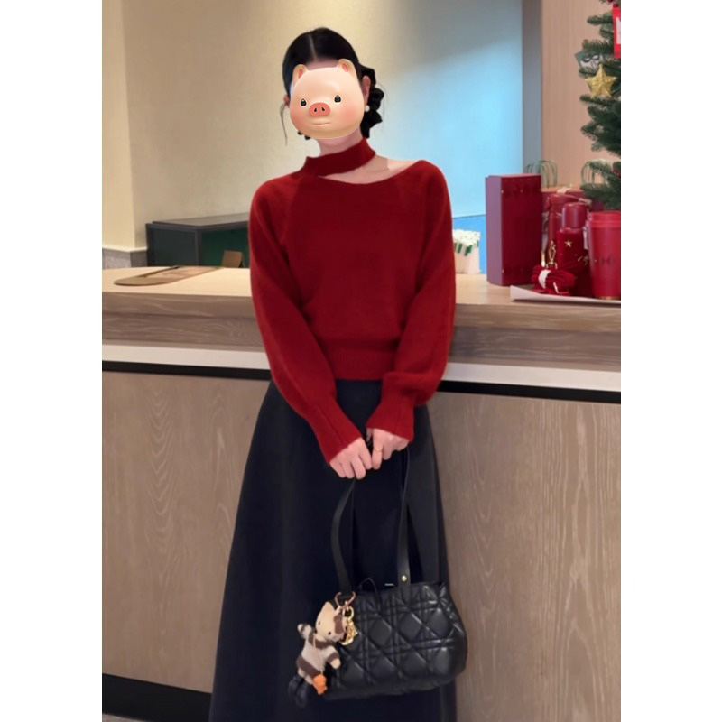 圣诞节氛围感穿搭新年红色斜肩挂脖毛衣女秋冬宽松露肩针织衫上衣