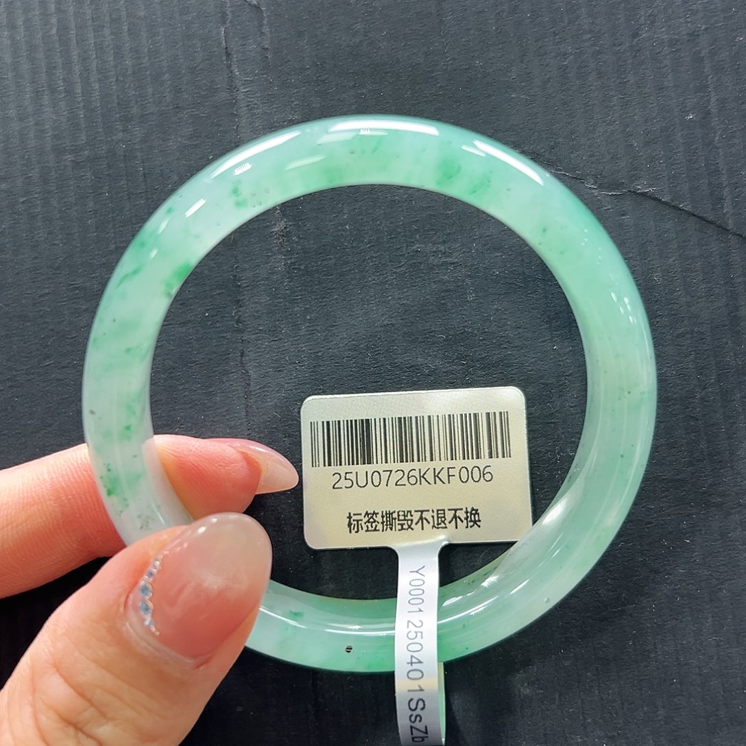 陈***了石英质玉（非洲翠）手镯未镶嵌➕艳艳54.5