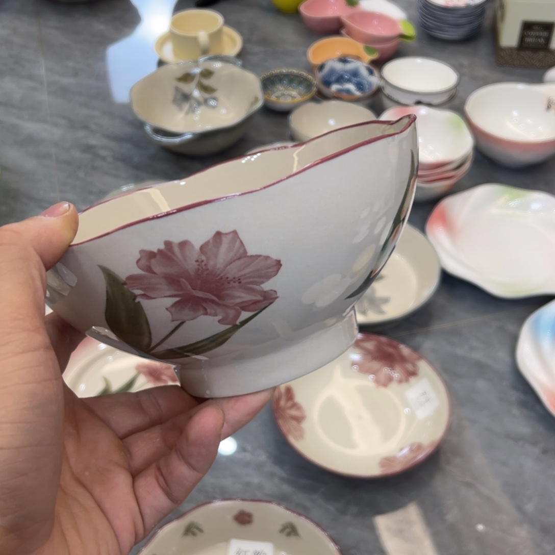 陶瓷微瑕餐具介意勿拍，满18飞！