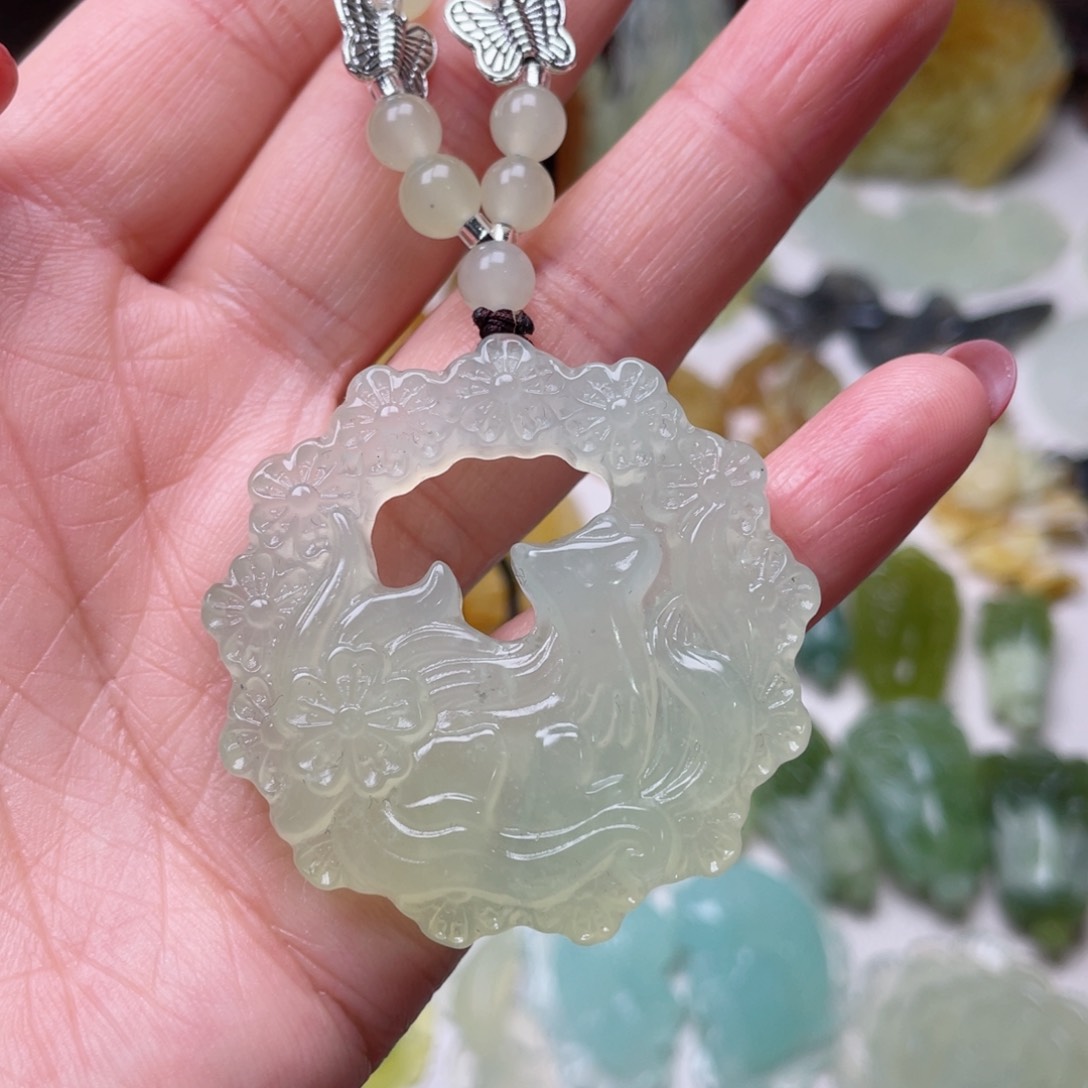 蛇纹石玉颈饰未镶嵌