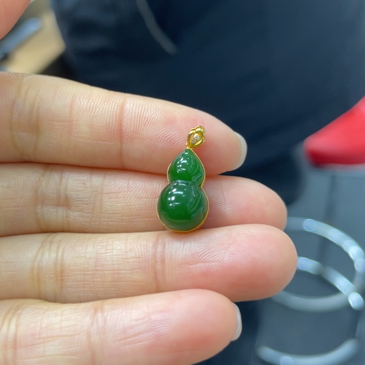 和田玉18K金镶嵌颈饰