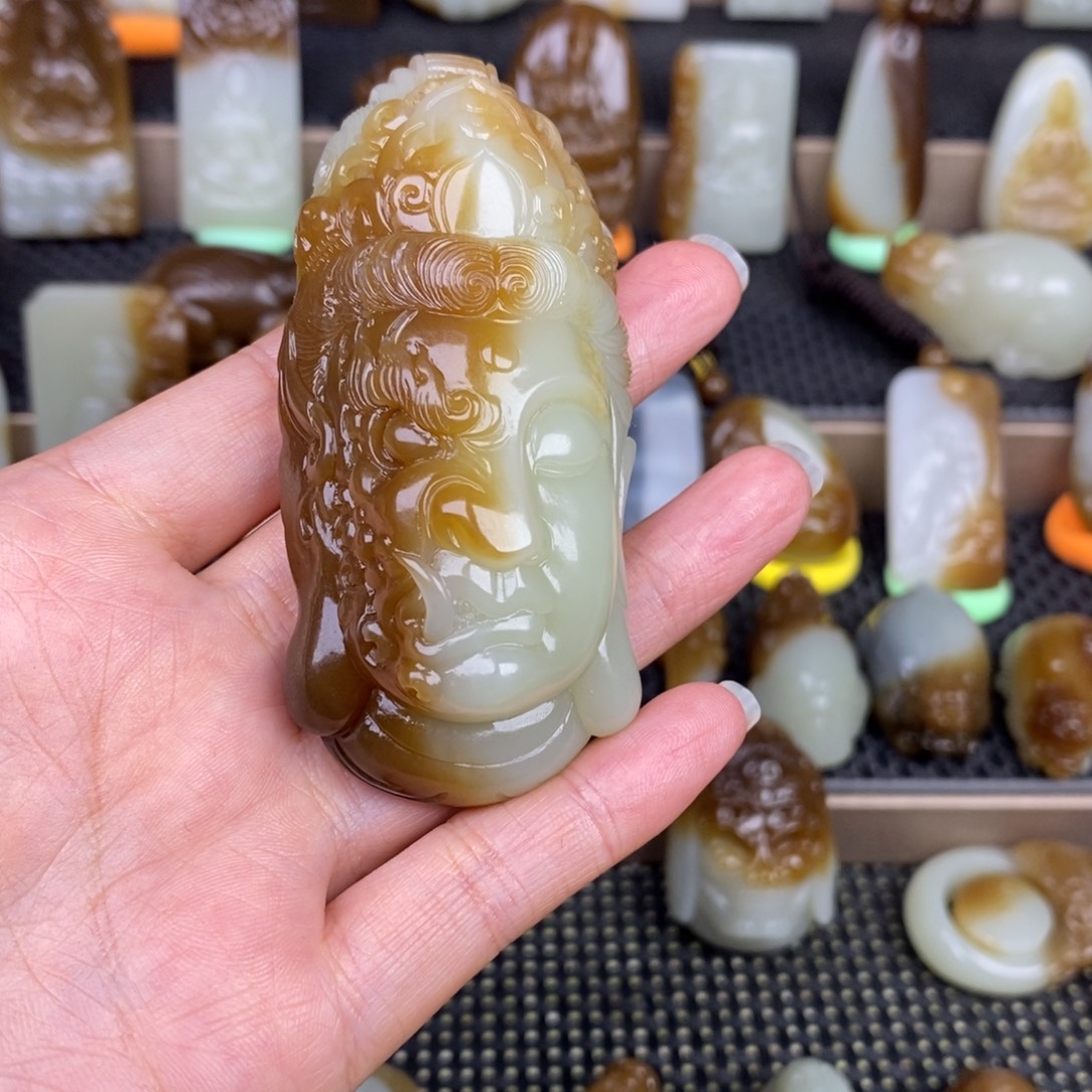 快***熊和田玉未镶嵌颈饰