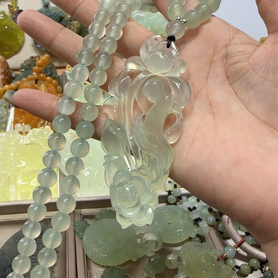 未镶嵌蛇纹石玉吊坠