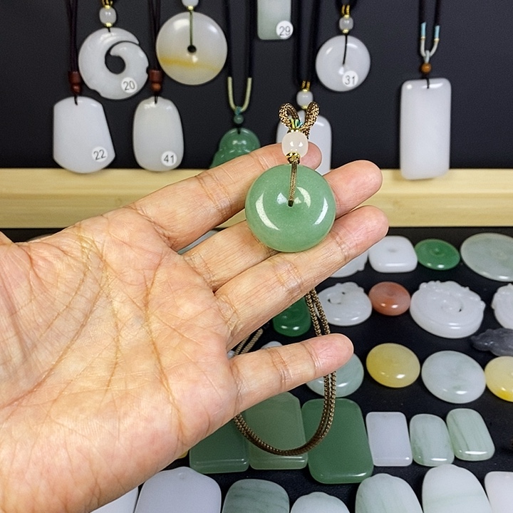 幸***人东陵石未镶嵌颈饰