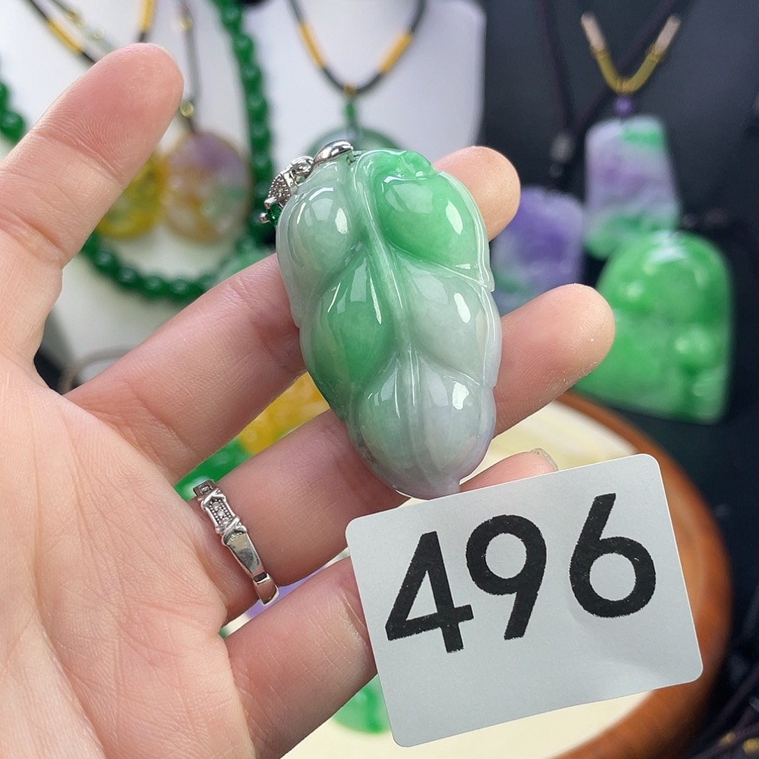 翡翠未镶嵌吊坠(赠链)