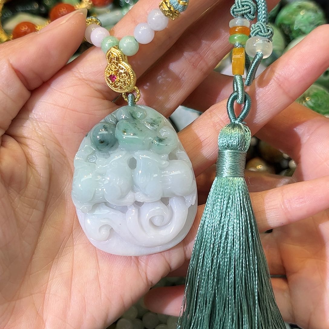 翡翠未镶嵌颈饰待编款