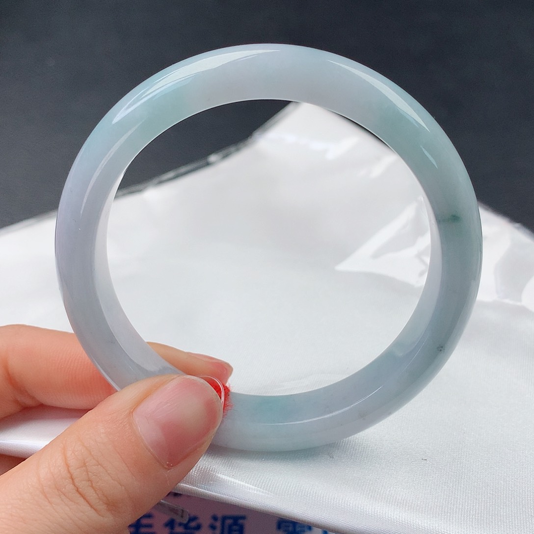 翡翠手镯未镶嵌0040正56.7