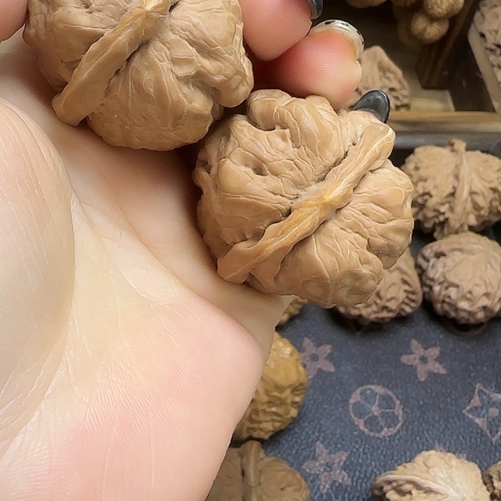 文玩核桃吊坠蛤蟆头