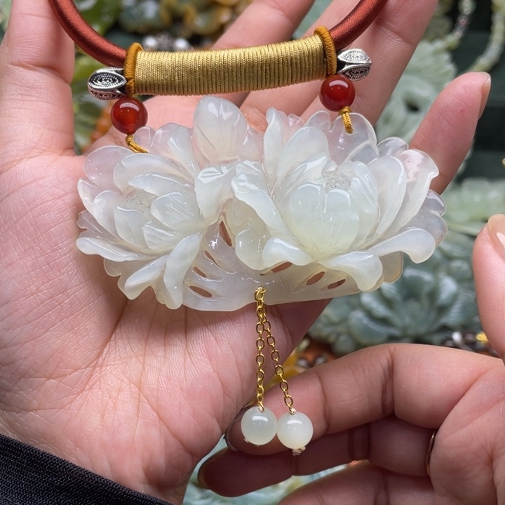 蛇纹石玉吊坠合金啦*丫