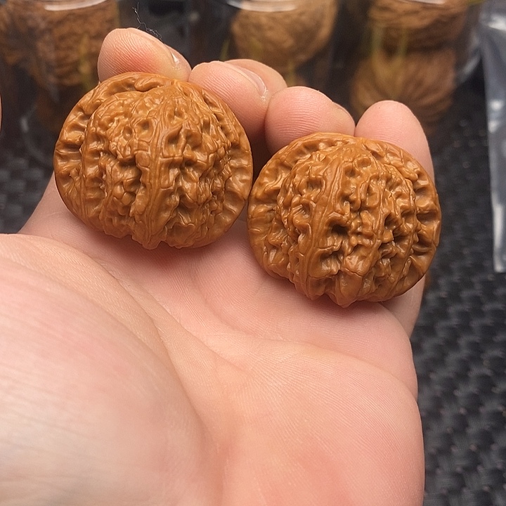 核桃文玩核桃白狮子