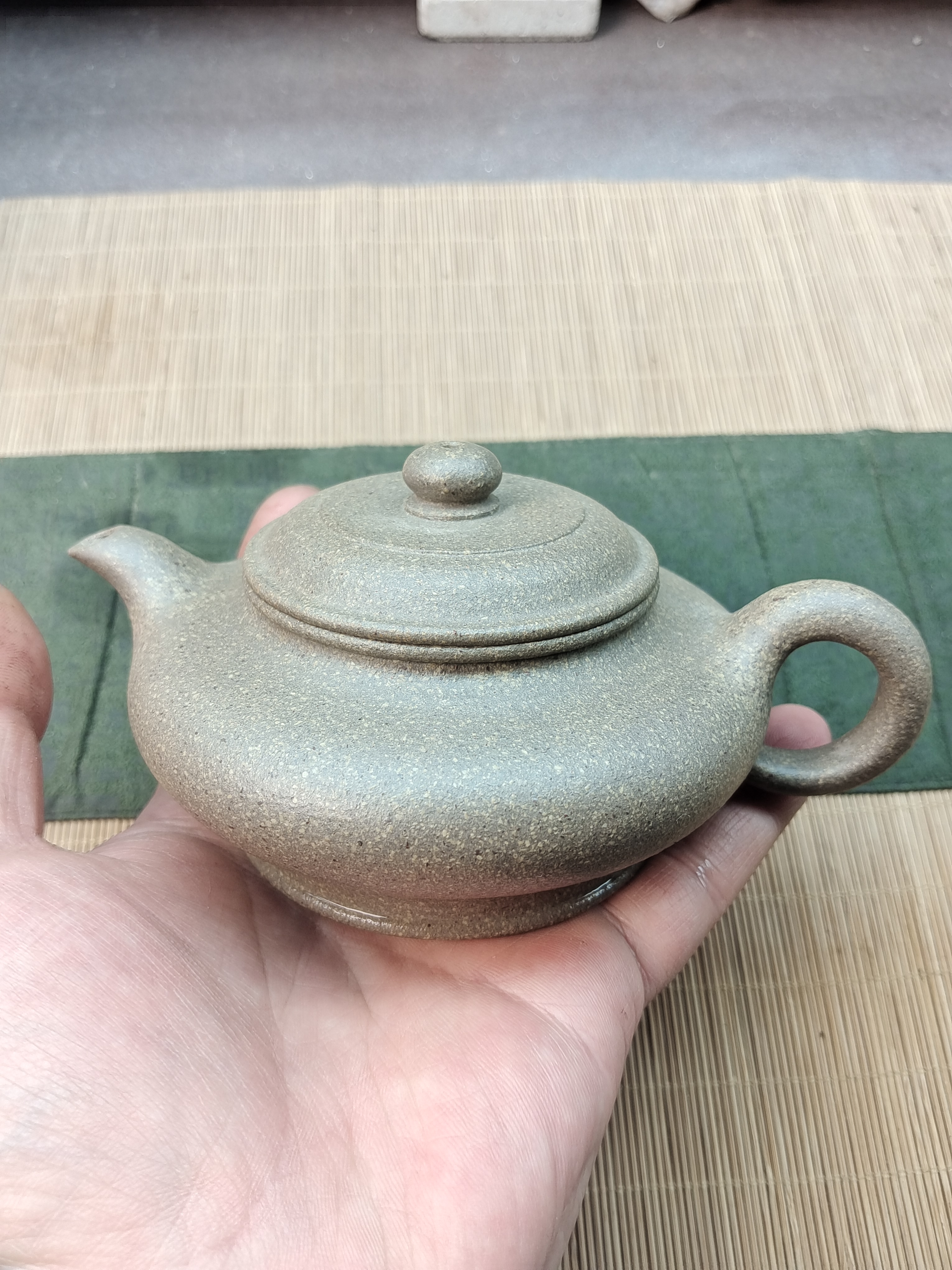 宜兴紫砂壶原矿降坡青虚扁 210 毫升精工半手 3163