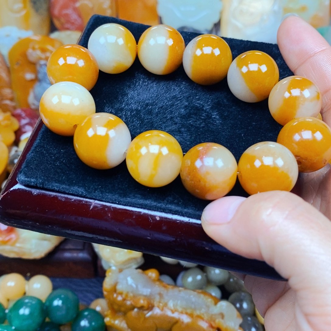 石英质玉（黄龙玉）颈饰未镶嵌