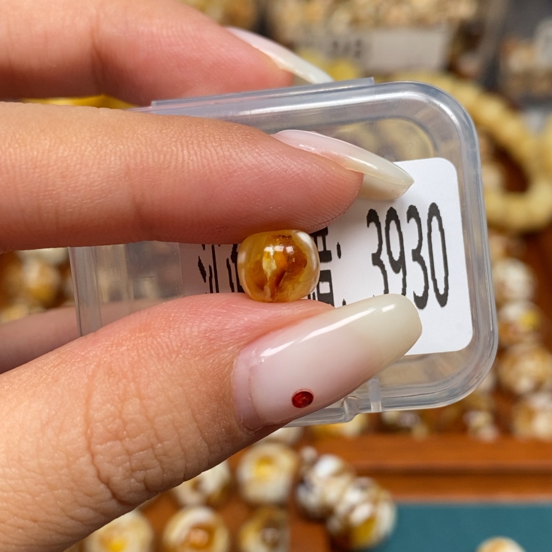 蜜蜡未镶嵌珠宝奇石3930