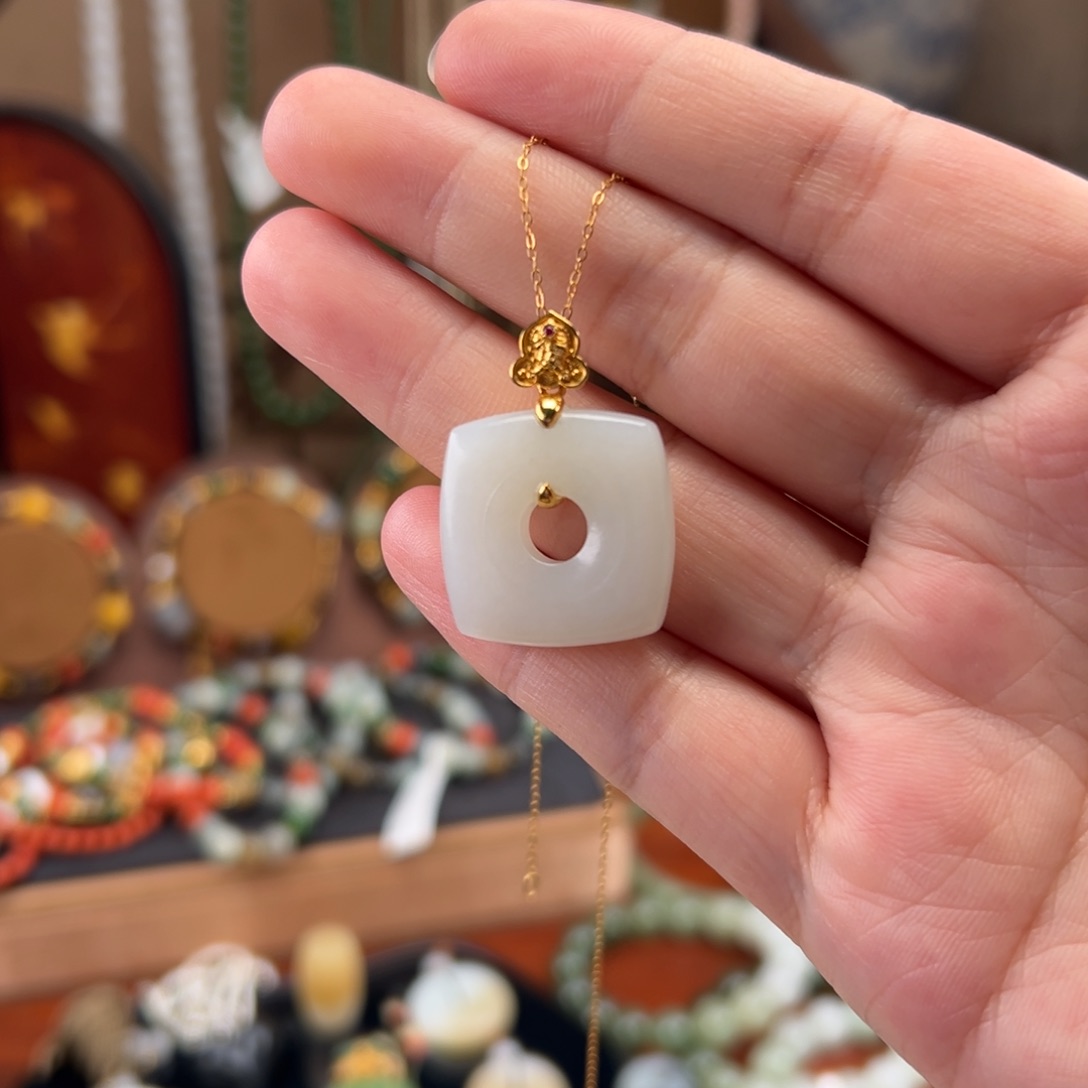 吊坠(不含链)18K金镶嵌和田玉和田玉方扣18K