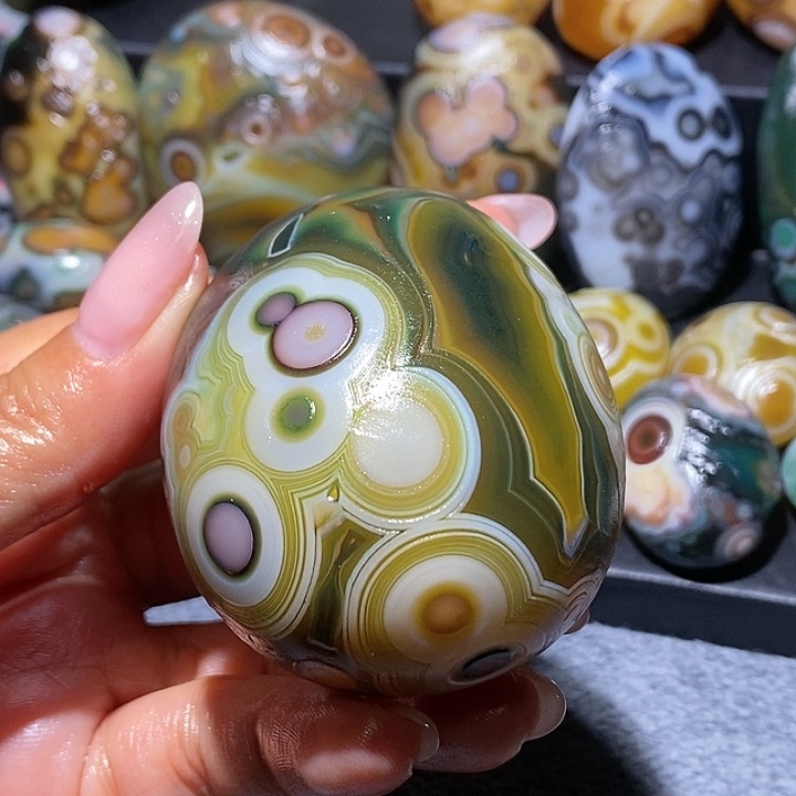 德***响玛瑙/玉髓未镶嵌珠宝奇石