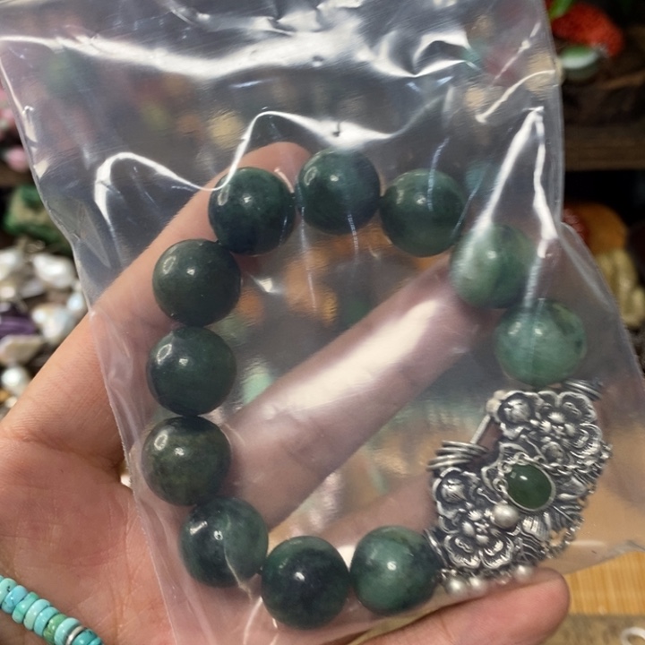 南红玛瑙颈饰未镶嵌山***?