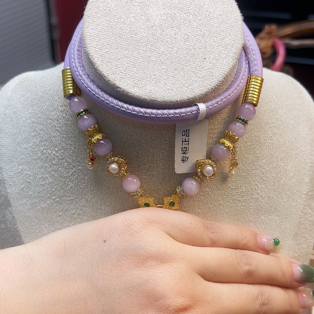 思****翡翠未镶嵌颈饰炸