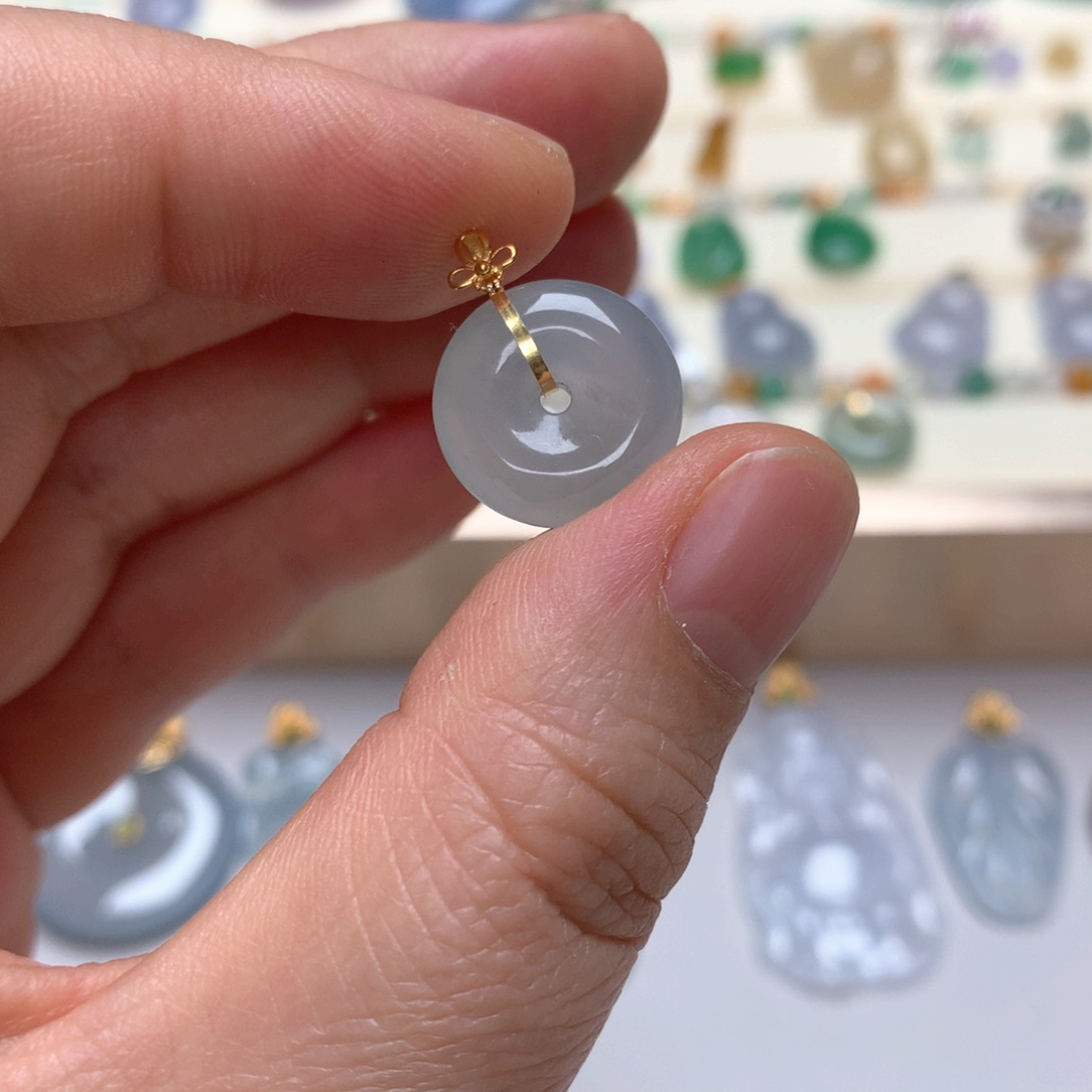 翡翠18K金镶嵌颈饰翡翠平安扣