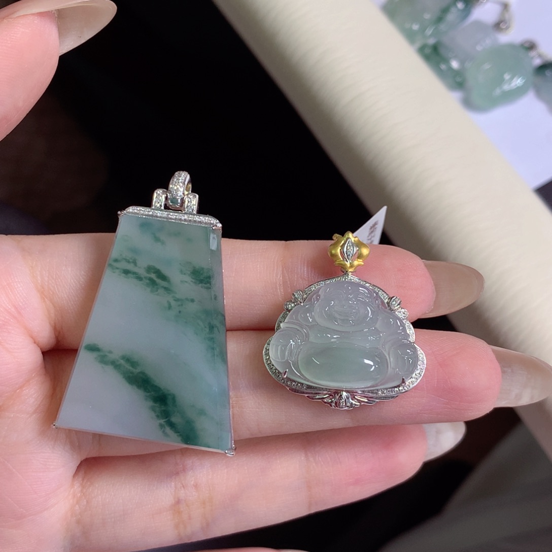 颈饰18K金镶嵌翡翠秀*无事牌+佛公