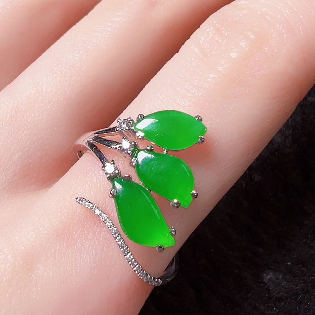 翡翠戒指18K金镶嵌签收后24小时鉴赏期，过时不退