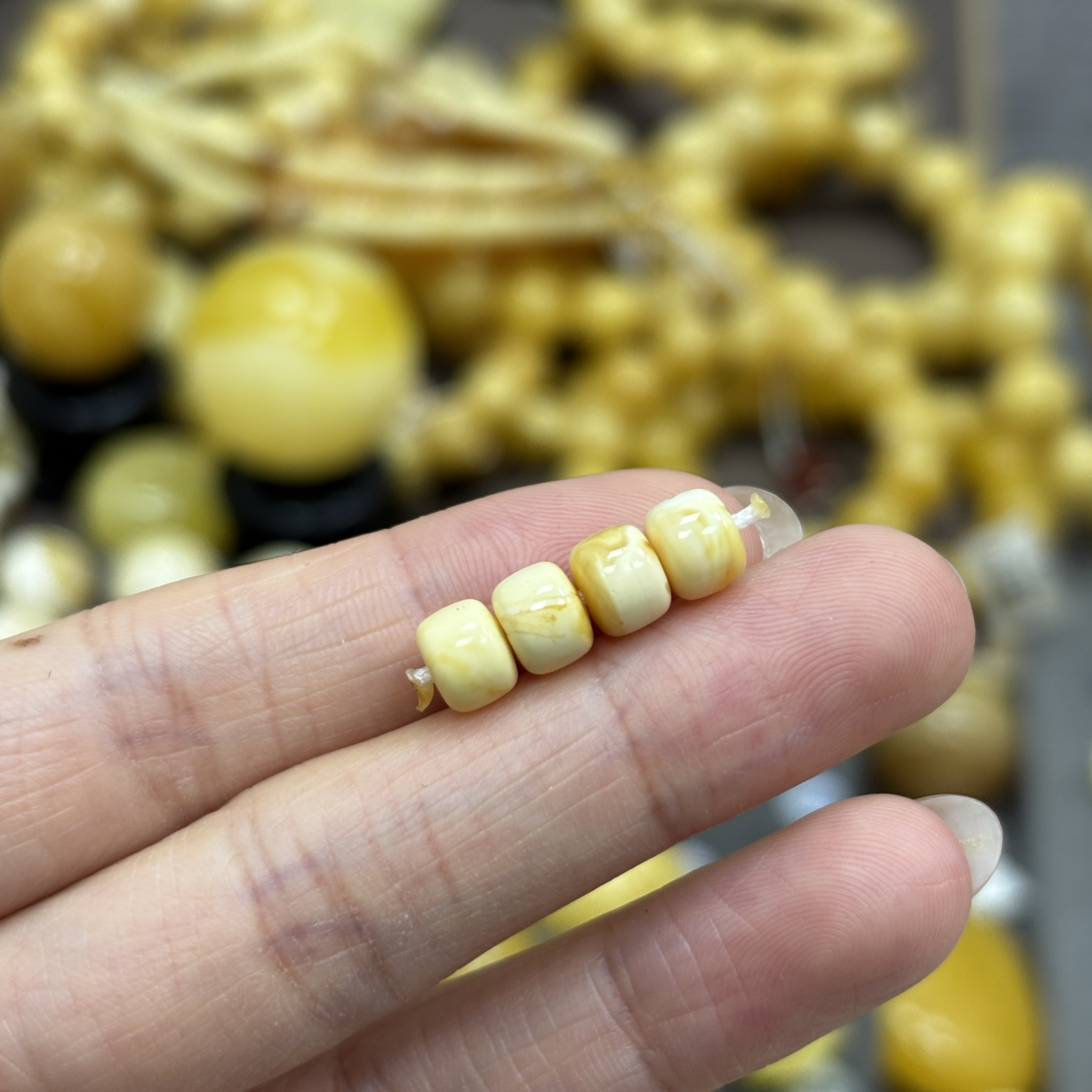 6.5*5.0mm对珠瑕疵· 小妖珠宝天然原矿琥珀蜜蜡