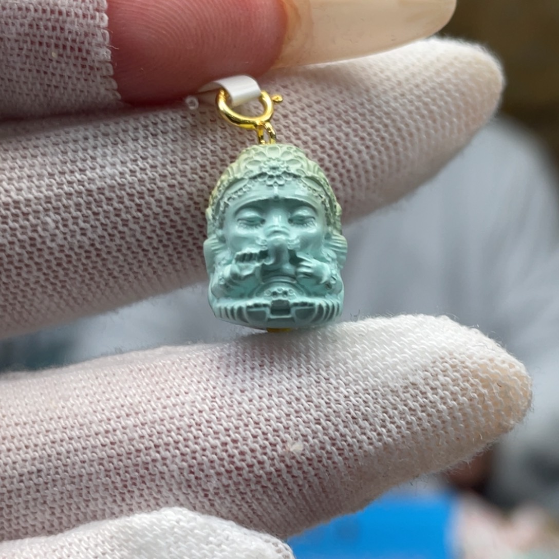 绿松石未镶嵌挂件