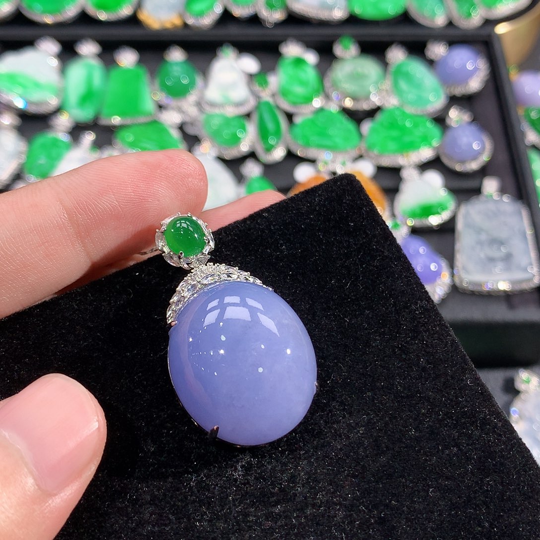 翡翠18K金镶嵌颈饰